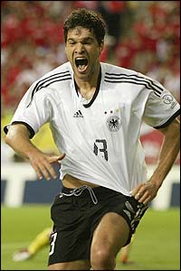 _38101037_ballack200x300.jpg