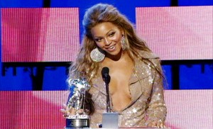 2003_bestrb_beyonce_01-300x182.jpg