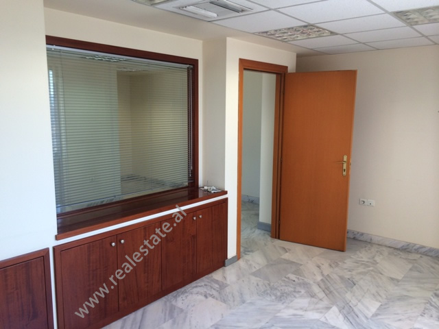 1400496919-rent_office_tirana(5).jpeg