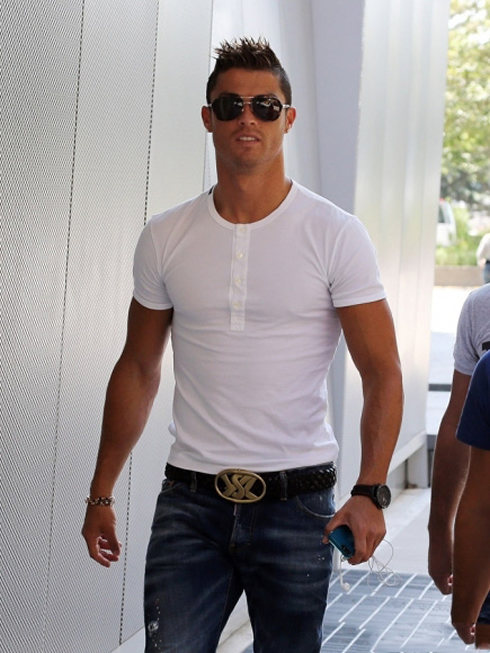 cristiano-ronaldo-685-on-a-tight-white-shirt.jpg