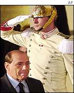 _1381271_corazziere150ap.jpg