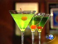 wls_122905_nye_drinks200.jpg