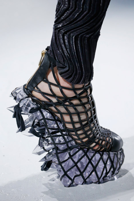 Iris-van-Herpen-AW15_dezeen_468_17.jpg