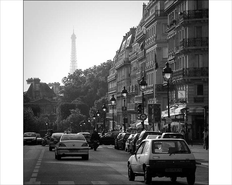 paris_bw_street_eifel_bg.jpg